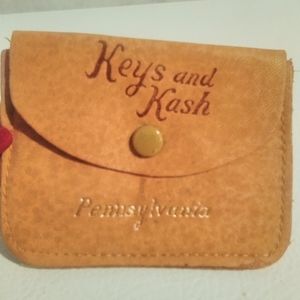 Keys and Kash holder
